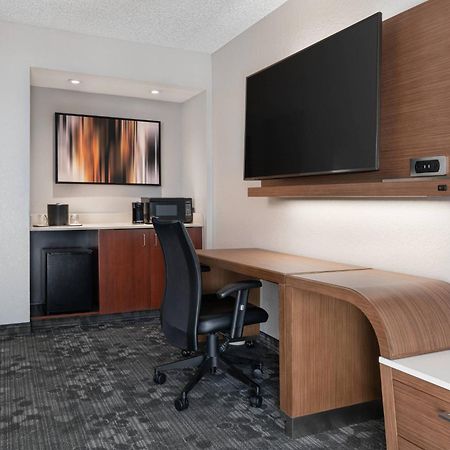Courtyard By Marriott Las Vegas Convention Center Exterior photo