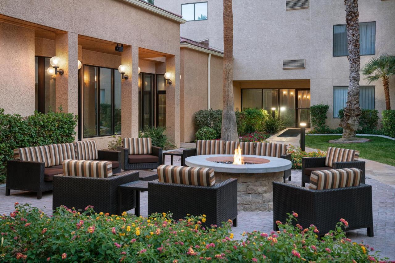 Courtyard By Marriott Las Vegas Convention Center Exterior photo