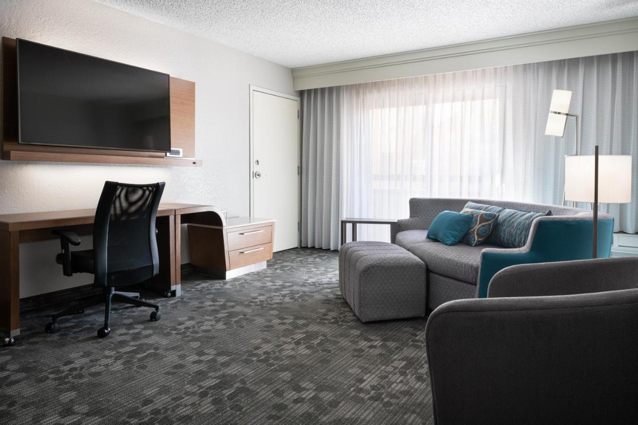 Courtyard By Marriott Las Vegas Convention Center Exterior photo