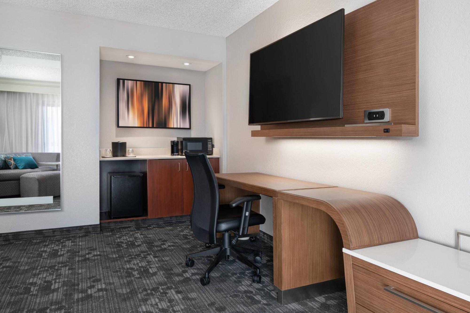 Courtyard By Marriott Las Vegas Convention Center Exterior photo