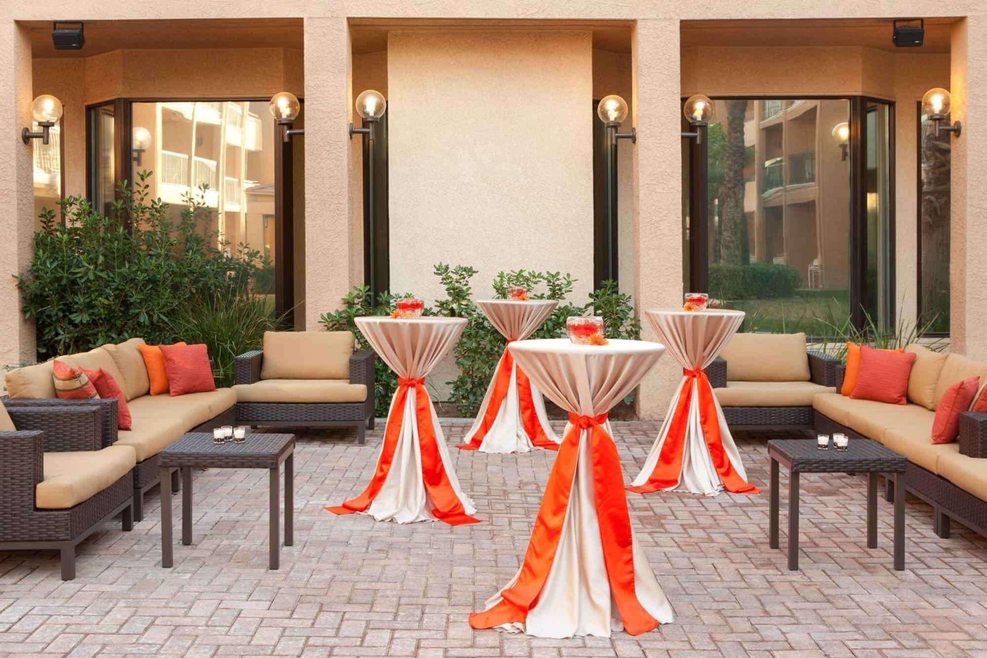 Courtyard By Marriott Las Vegas Convention Center Exterior photo