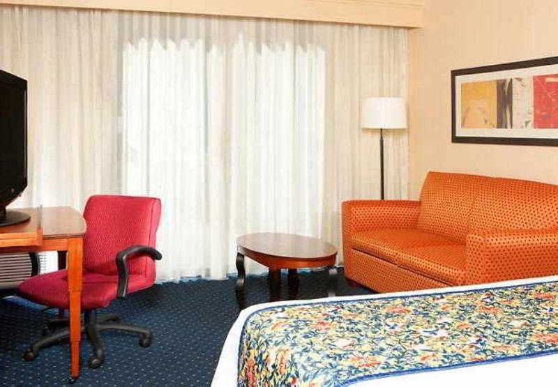 Courtyard By Marriott Las Vegas Convention Center Room photo