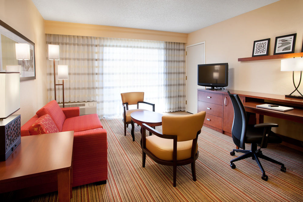 Courtyard By Marriott Las Vegas Convention Center Room photo