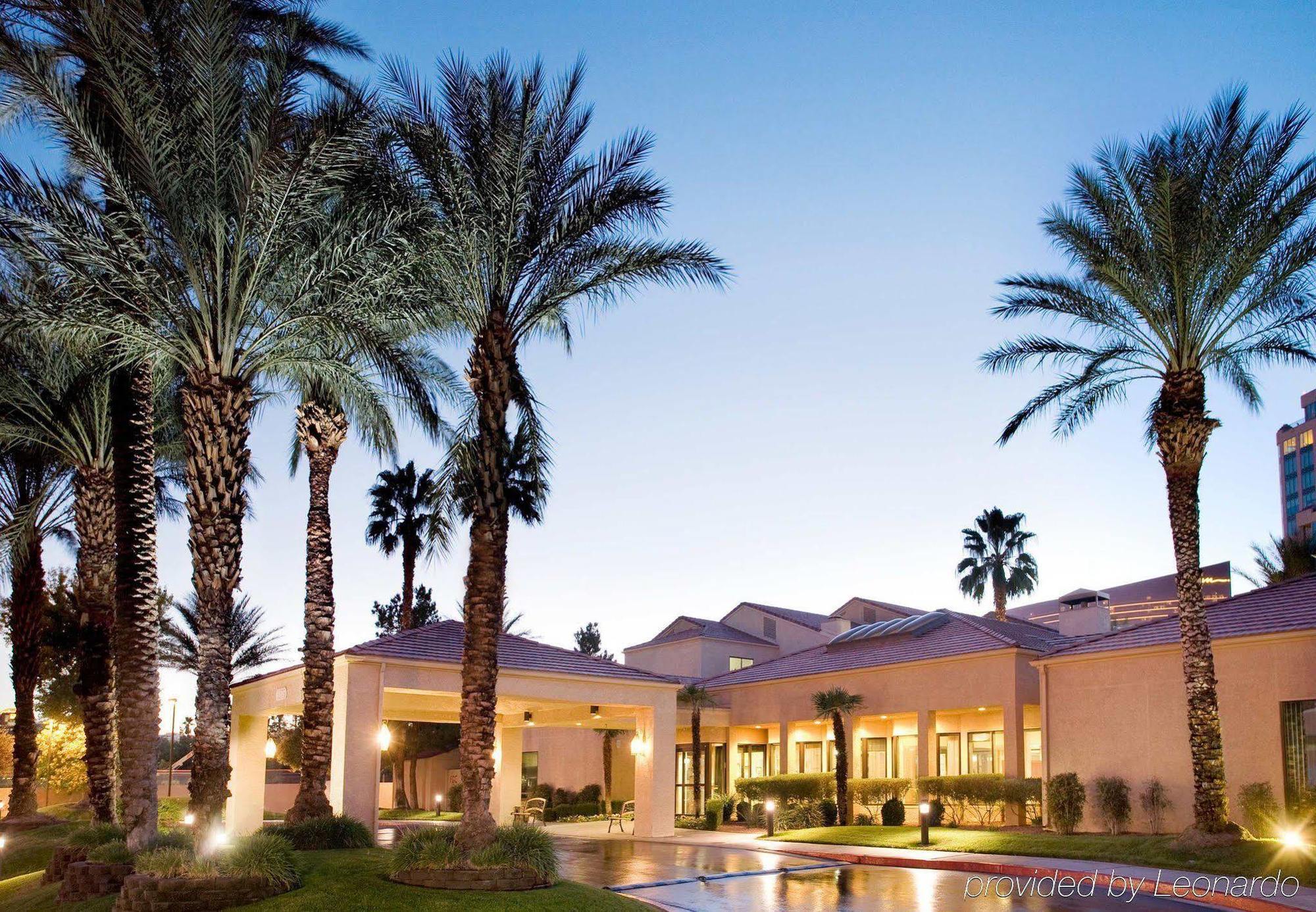 Courtyard By Marriott Las Vegas Convention Center Exterior photo