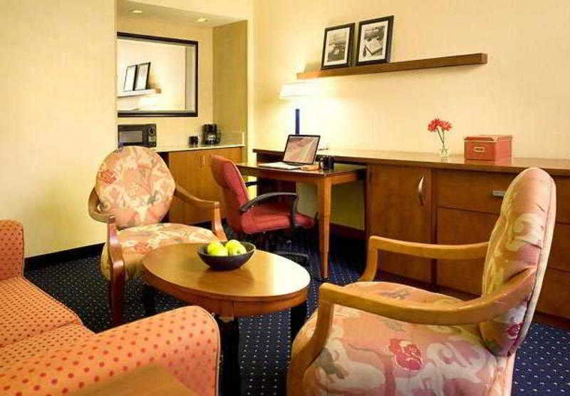 Courtyard By Marriott Las Vegas Convention Center Room photo