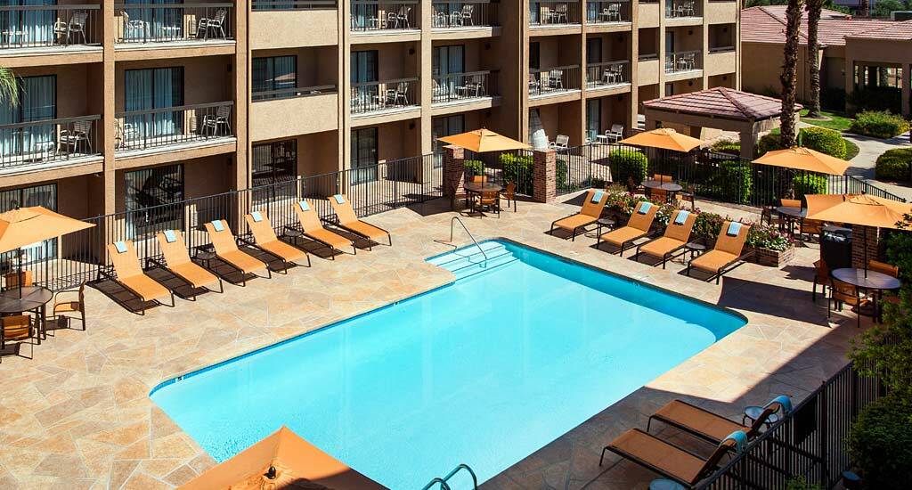Courtyard By Marriott Las Vegas Convention Center Exterior photo